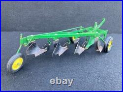 ^1960s VINTAGE JOHN DEERE 4 PIECE SET WITH RARE END LOADER TRACTOR