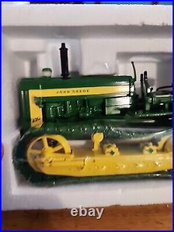 1998 New In Box ERTL #5596TA Plow City Farm Show John Deere Crawler 420