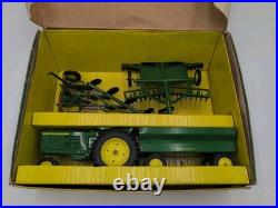 1/16 Ertl John Deere Ice Cream Box Deluxe Farm Set in Box Tractor, Disc, Plow