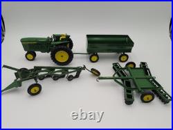 1/16 Ertl John Deere Ice Cream Box Deluxe Farm Set in Box Tractor, Disc, Plow