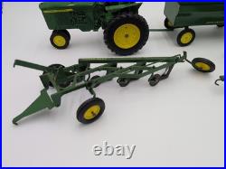 1/16 Ertl John Deere Ice Cream Box Deluxe Farm Set in Box Tractor, Disc, Plow