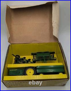 1/16 Ertl John Deere Ice Cream Box Deluxe Farm Set in Box Tractor, Disc, Plow
