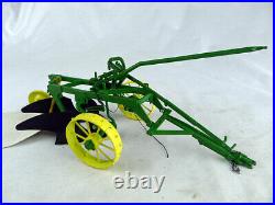 Deere Plow with wheels Alloy models 1/16
