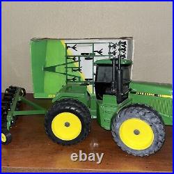 ERTL 1/16 JOHN DEERE 8560 FWD, 550 Mulch Tiller, Plow Pre-owned