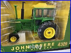 ERTL John Deere 4520 Tractor Plow City Toy Show 2005 1/16 NIB