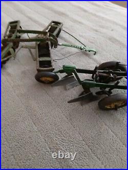 Ertl 1/16 John Deere 2 Bottom Plow and John Deere Disc Ertl 1/16 John Deere 2 Bottom Plow and John Deere Disc