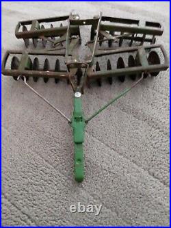 Ertl 1/16 John Deere 2 Bottom Plow and John Deere Disc Ertl 1/16 John Deere 2 Bottom Plow and John Deere Disc