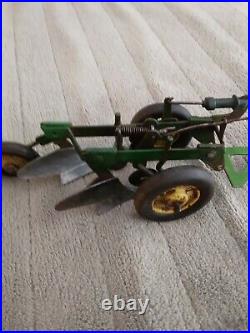 Ertl 1/16 John Deere 2 Bottom Plow and John Deere Disc Ertl 1/16 John Deere 2 Bottom Plow and John Deere Disc