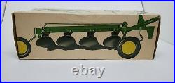 Ertl 1/16 John Deere Tractor 4 Bottom Plow # 527 Wow