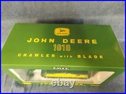 JOHN DEERE 1010 CRAWLER PLOW CITY 21st -ERTL 2001 116 SCALE NEW in BOX