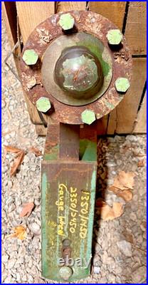John Deere 1350 1450 2350 2450 moldboard plow gauge wheel axle-hub-mounting brkt