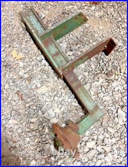 John Deere 1350 1450 2350 2450 moldboard plow gauge wheel axle-hub-mounting brkt