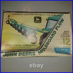 John Deere Plow 1/25 Scale Model Kit