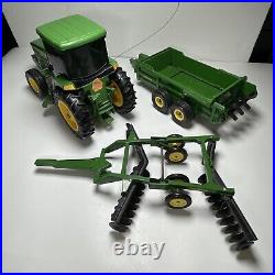 VTG Y2K Ertl John Deere 8200 Radio Controlled Tractor, Trailer & Disk Plow 1/16